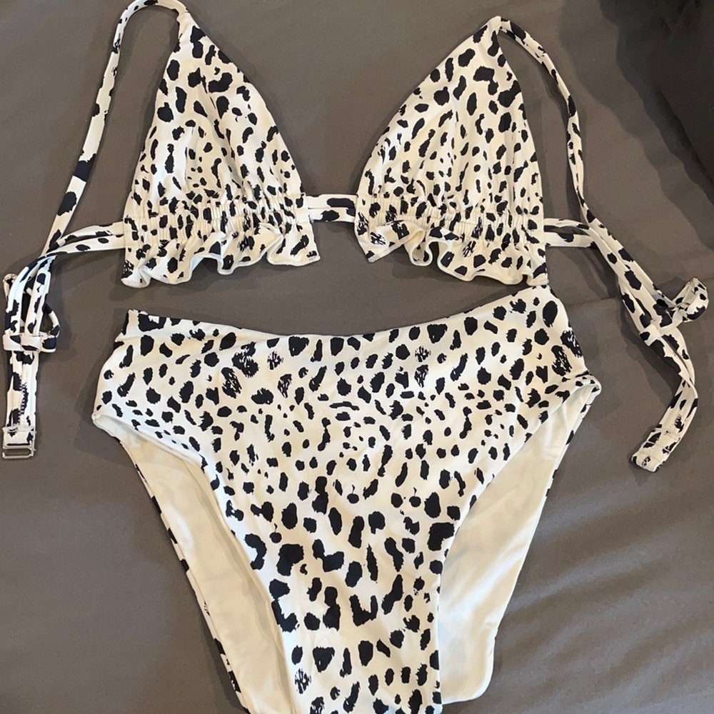 Toluca black and white bikini size med- NWT